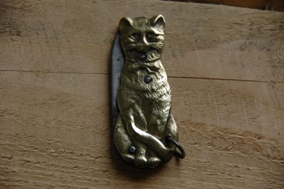 Canif chat